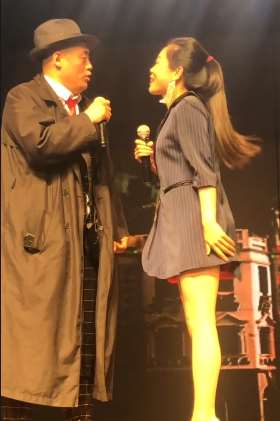 宋晓峰与老婆同台演出