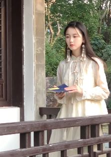 长沙小姐姐「李瑜」分享新中式穿搭  网友:温文尔雅,秀外慧中