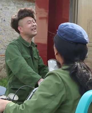 搞笑：收古玩的和收破烂的吹牛，吹到最后收破烂的笑了！