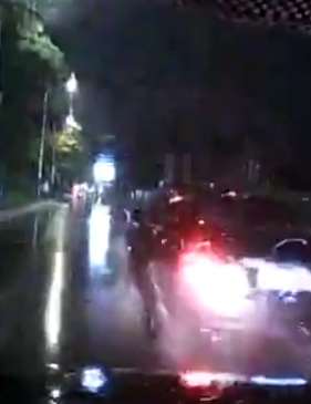 佛山一男子醉驾追尾一辆豪车 男子全责保险公司不予理赔