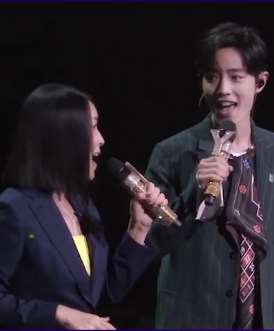 肖战、那英现场合唱《绿光》，这是我听过的最好听的翻唱！