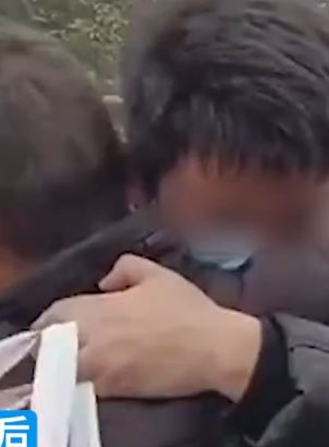 男子离家出走14年长期住桥洞 民警助其与家人团圆