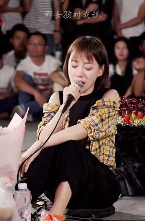 女孩深情演唱《那女孩对我说》，你有没有被感动呢？