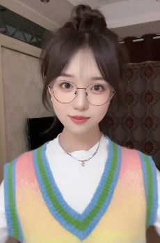 重庆小姐姐「穗岁同学」带眼镜居家浅跳 配文：永远做一股清流