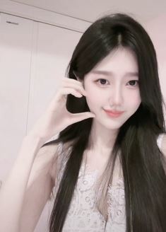 清纯小姐姐「小美公主」穿性感蕾丝裙分享居家日常 网友:必须用麻袋装回家