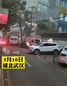 武汉局地现14级大风 破坏力极强