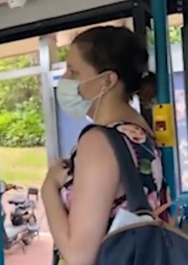 外籍女子公交上拒戴口罩被劝阻骂哭女乘客