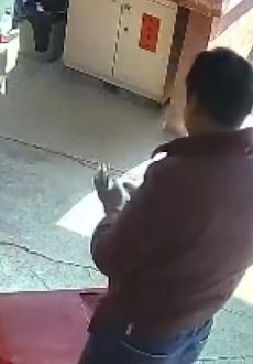 男子偷盗寺庙功德箱内香油钱被抓