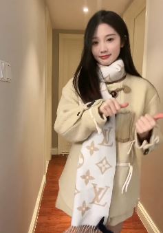 甜美小姐姐「小黄同学」居家浅跳  网友:好久不见 ,比以前更漂亮了