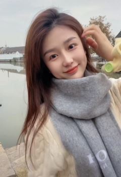 酒窝小姐姐「苏苏」分享冬日户外随拍 网友：有种似曾相识的感觉