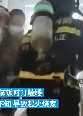 江西九江一8旬老人做饭打瞌睡忘关火致家中起火