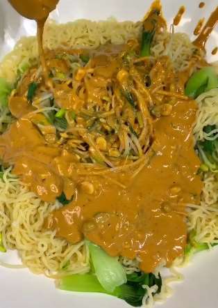 家庭版麻酱拌面的做法，看着都流口水！