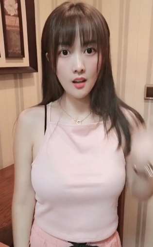 喜不喜欢这种发型的大眼美女，喜欢+关注！