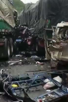 杭瑞高速发生多车相撞事故 路过护士协助救治多名伤员