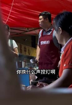 柳州网红牛富祥搞笑视频：一个声控灯把牛螺哥气疯！