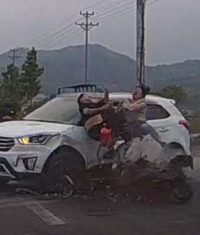 闯红灯没闯过去的下场,看着都疼记住这些教训吧!