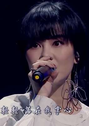 郁可唯live版《雪落下的声音》 慢慢地听雪落下的声音