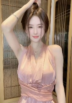 小姐姐「佳倪」长相酷似秦岚 肤白貌美气质佳！