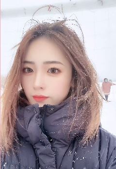 女大学生「曦曦不吃鱼」用这首诗来表达心境 ：白头若是雪可替 世上何来苦心人！