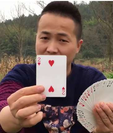 教你把牌洗乱后准确找到你选的那张牌