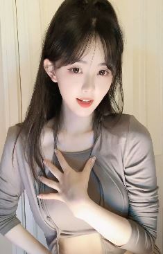 可爱小姐姐「章若yu」自称是2.0版本的笨蛋美女,网友:又纯又甜,美爆了!