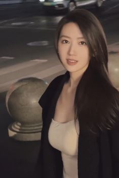好看御姐「妙陈」分享夜晚出街日常 网友:好迷人的女人