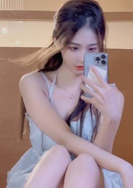 爱自拍的小姐姐「弯弯W」小仙女一枚 网友:仙气飘飘!