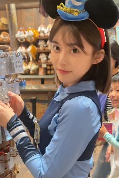 漂亮小姐姐「白桃」穿制服分享生活日常 网友:制服诱惑