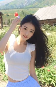 网红美女「潘敏」分享户外游玩vlog,这里的景色很迷人!