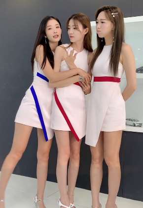 快手福利视频：三个美女你喜欢哪个呢？