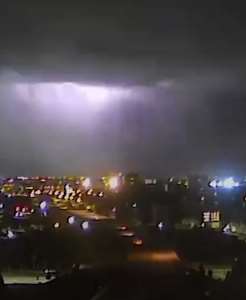 美国加州72小时内遭上万次雷击 引发300多起火灾