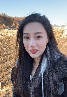 90后小姐姐「想叮当」分享丰收季节回村扒玉米vlog 网友:接地气哦