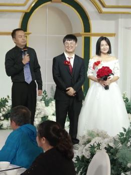 陈翔六点半:蘑菇头疯狂赶去婚礼现场,原来是去干这个!
