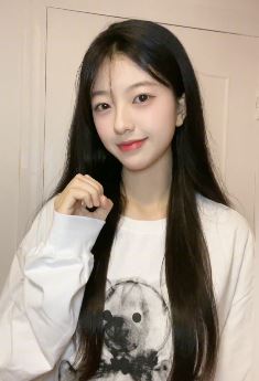 漂亮小姐姐「樱桃没了丸子Y」分享卫衣甜美穿搭 网友:青春的气息
