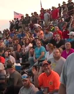 美北卡罗来纳州举办大型体育赛事 4000名观众仅一成戴口罩