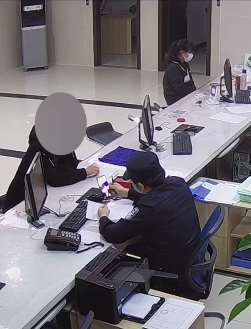 男子与美女裸聊被敲诈后报警 民警与裸聊美女视频