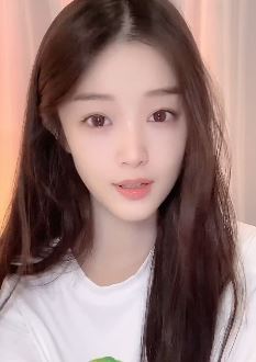 清纯小姐姐「帆帆」:小朋友不可以亲亲!网友:好漂亮迷人的小宝贝!