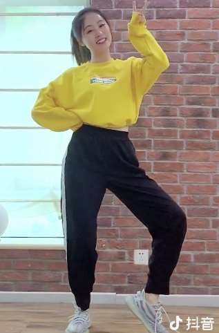 祝绪丹这段皮卡丘舞跳得不错，最后鞋带都跳开了没发现吧！