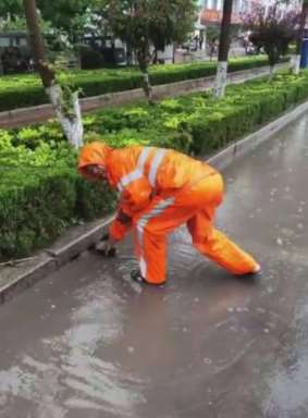 山东一村干部抗洪救灾时被洪水冲走，不幸牺牲！