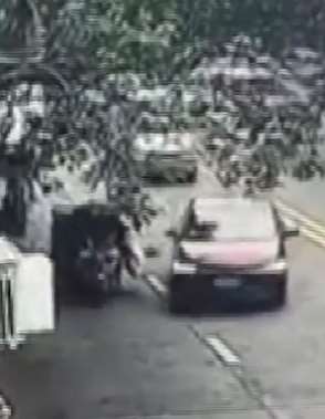 江西一女士遭遇组团碰瓷,赔偿2500元后发觉不对并报警!