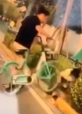 网曝一女子用自行车撞击并掌掴女童