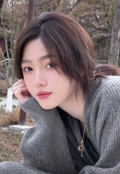 网红小姐姐「谷粒不是鼓励」分享冬日户外随拍,这种清冷感很舒服!