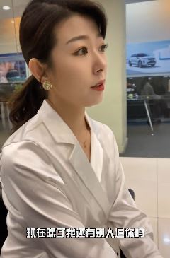 帅哥追求4S店美女销售 这波操作堪称追求女孩"教程"