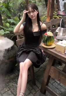 甜美小姐姐「QAnna」穿性感美裙分享精致生活 网友:甜美端庄