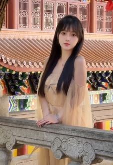 漂亮小姐姐「桃桃睡不醒」古风穿搭分享景区随拍