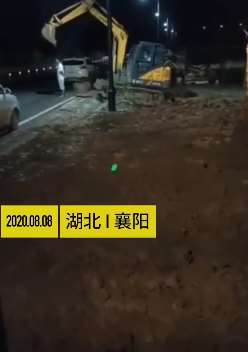 湖北一男子驾驶挖机将堂兄弟拍死 警方称冲突因经济纠纷引发