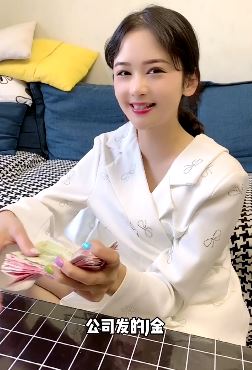 杨小萌搞笑段子：每天一个亏本小技巧 网友：空手套白狼的最高境界！