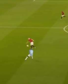 曼联联赛双杀曼城  麦克托米奈吊空门锁胜局