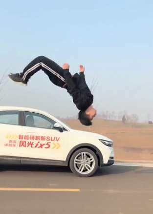 郑超龙跑酷视频，这样跑酷动作你服不服！