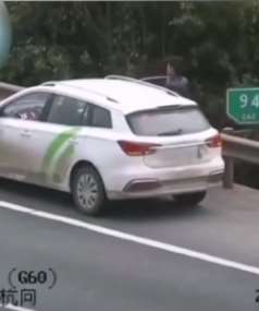 高速上车辆发生事故时 要牢记保命"九字诀"